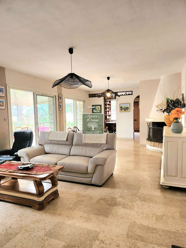 Superbe Ville de 240m2 sur Parcelle de 7279m2 - photo 2