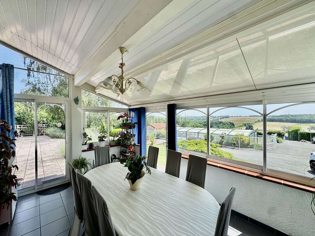 Maison à SAINTE-FOY-DE-PEYROLIERES