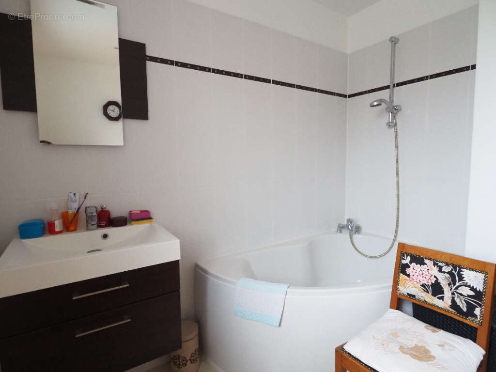 Appartement à CHARMES