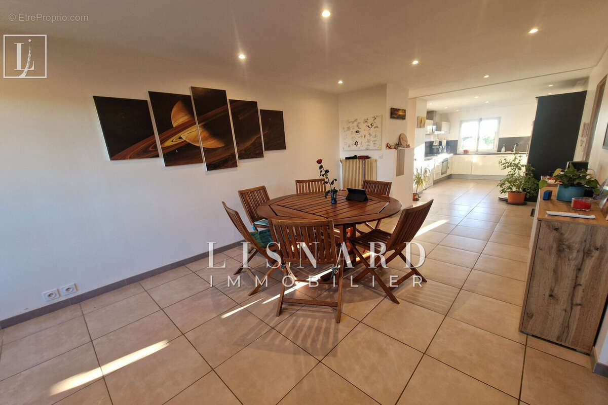 Appartement à VALLAURIS