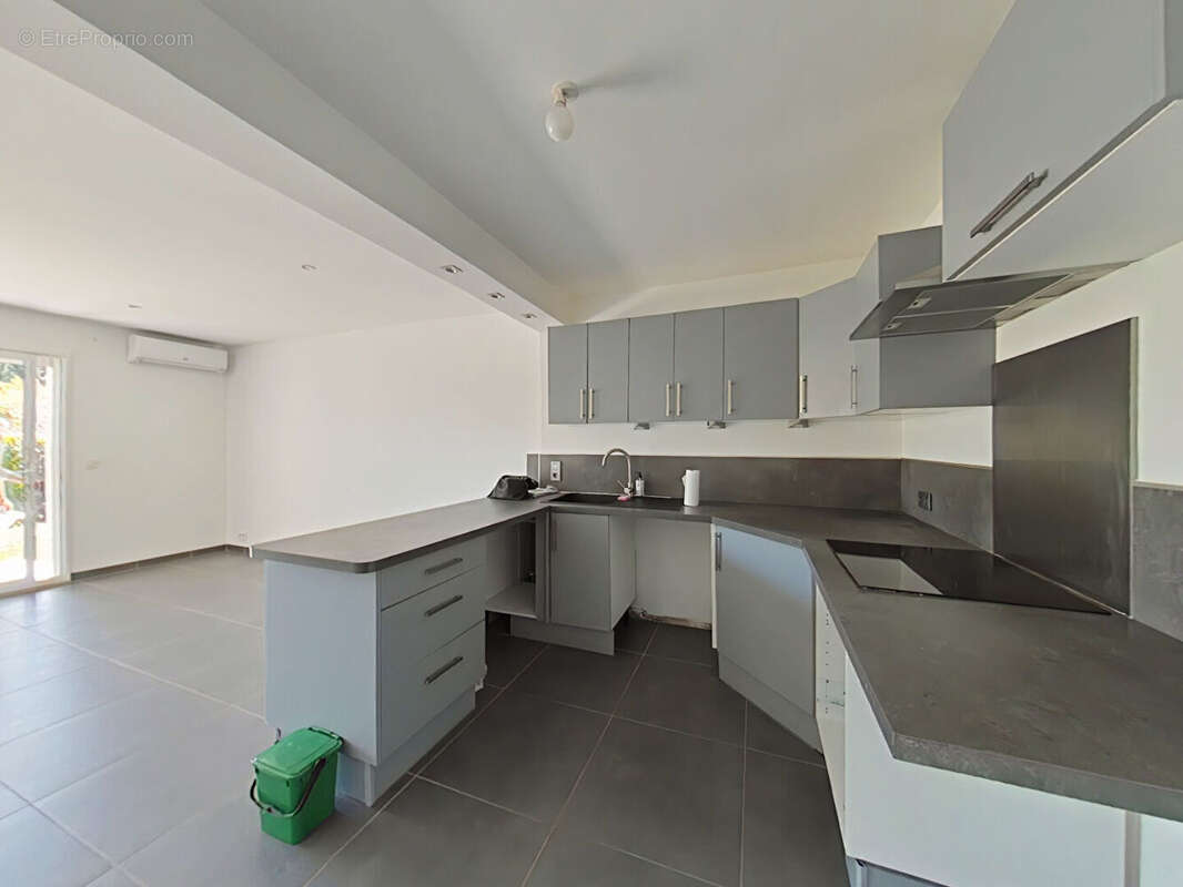 Appartement à LE CANNET-DES-MAURES