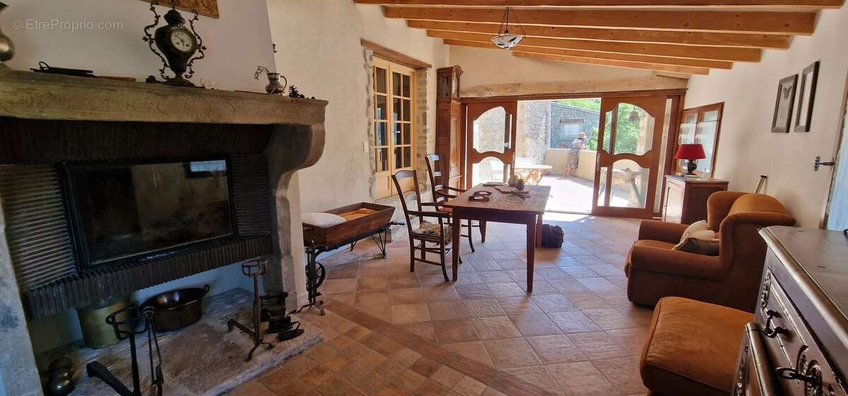 Rare propriété rénovée avec terrasses panoramiques au cœur de la Drôme - photo 6