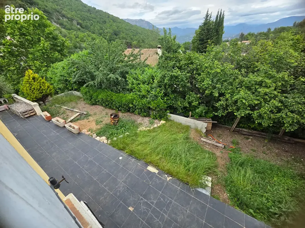 Super Maison  de plain pieds de 128 m2 habitable avec terrain , piscine et parkings - photo 7