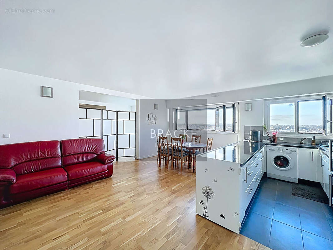 Appartement à COURBEVOIE