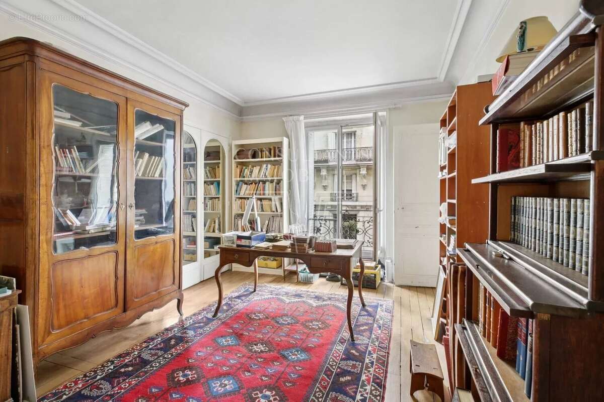 Appartement à NEUILLY-SUR-SEINE