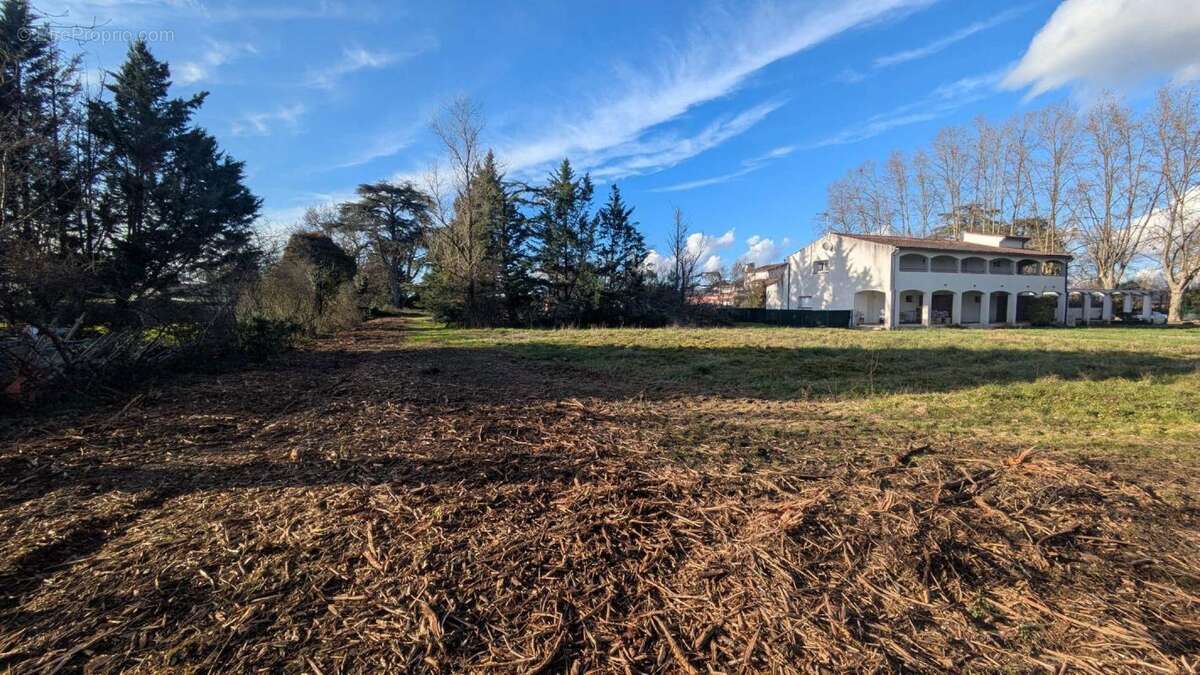 Terrain à MONTBETON