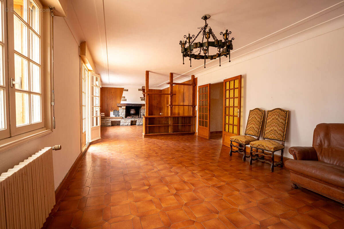 A vendre à Concarneau - Maison familiale à rénover sur terrain de 1475m² - photo 2