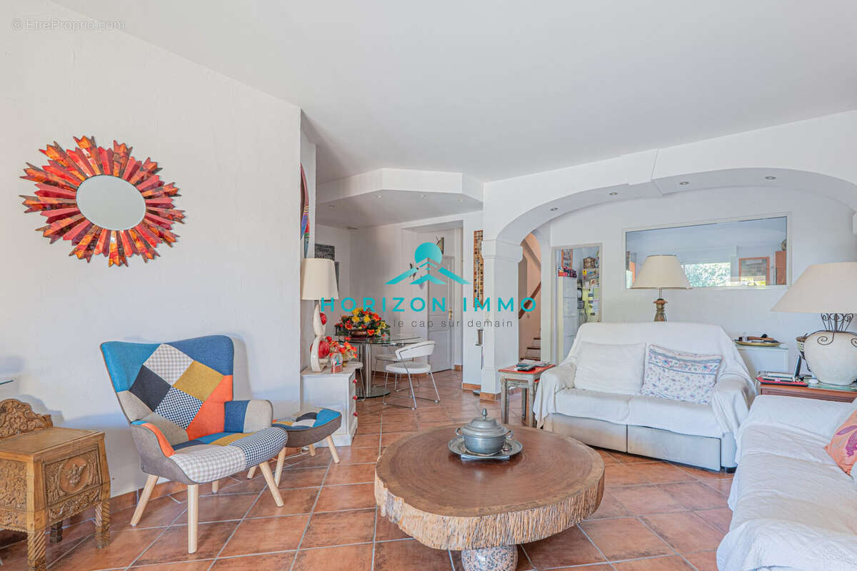 Maison à SAINT-LAURENT-DU-VAR