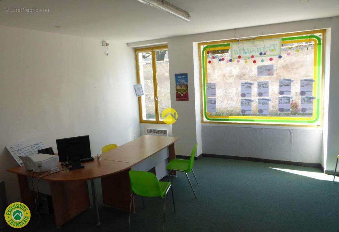 Maison à AZAY-LE-FERRON