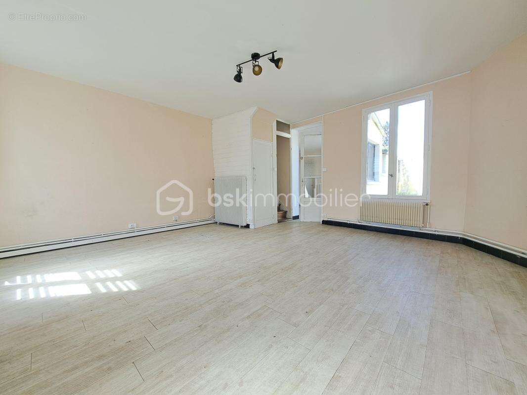 Maison avec garage et cour proche des ecoles et du centre ville d'abbeville - photo 3