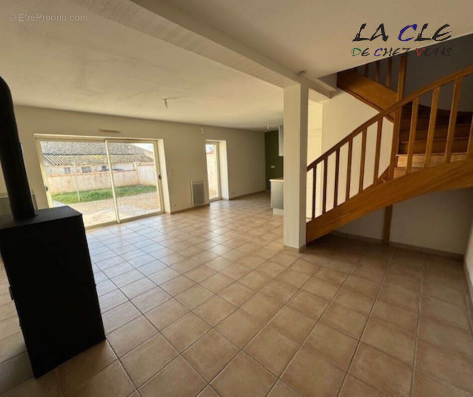 Maison à FAYE-SUR-ARDIN