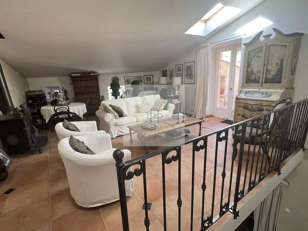 Maison à ALBA-LA-ROMAINE