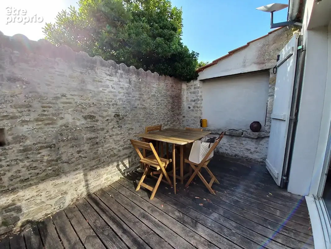Ancien chai rénové de 57 m² avec patio : charme et authenticité ! - photo 3