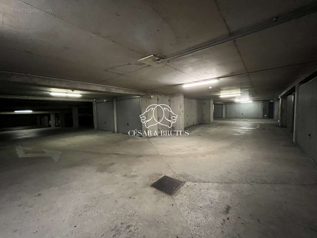 Parking 12 m² à Lyon-4e  - photo 3