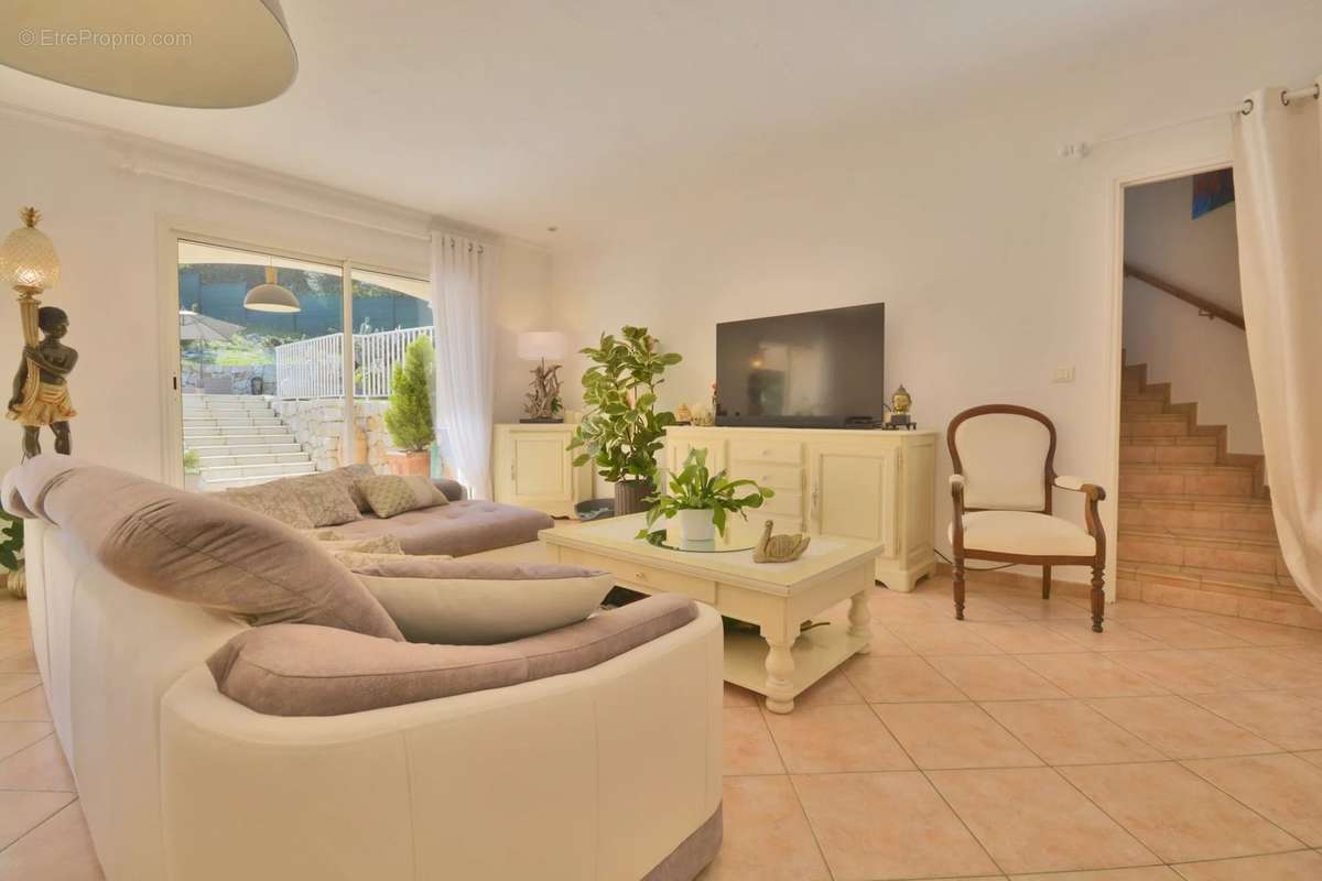 Maison à ROQUEFORT-LES-PINS