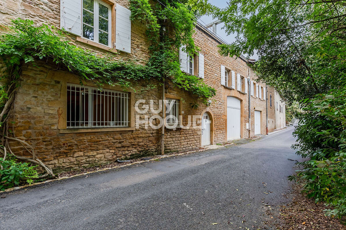 Appartement à POUILLY-LE-MONIAL