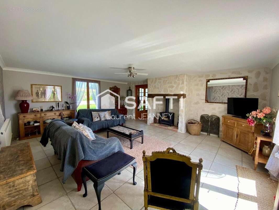 Maison 180 m² à Saint-Pastour  - photo 9