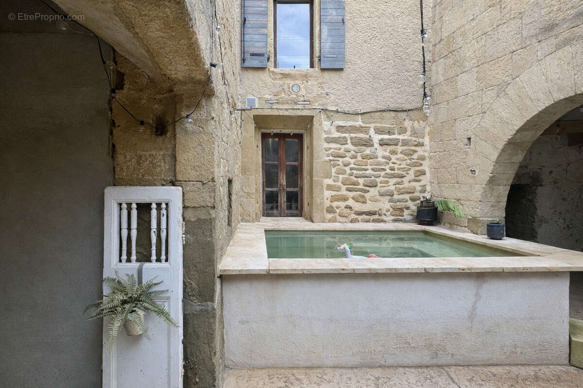 Maison à GALLARGUES-LE-MONTUEUX