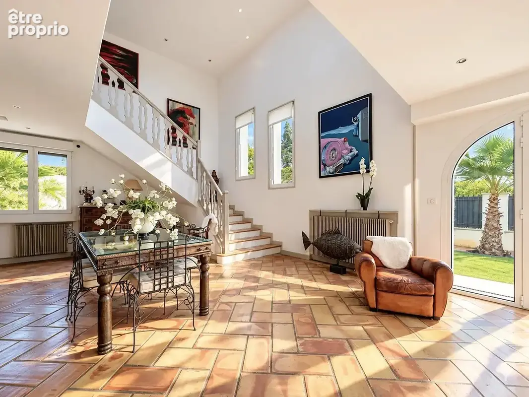 Mandelieu-la-napoule – minelle  villa de 326 m² avec piscine - photo 6