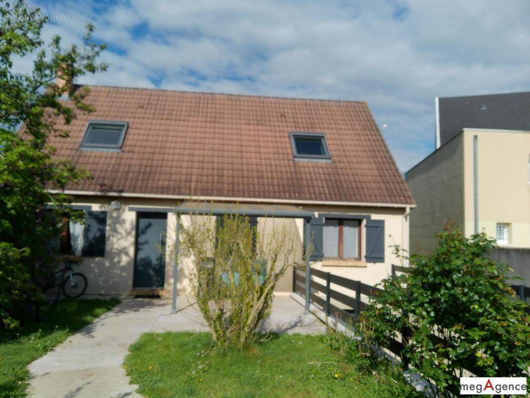 Maison à CHAMPHOL