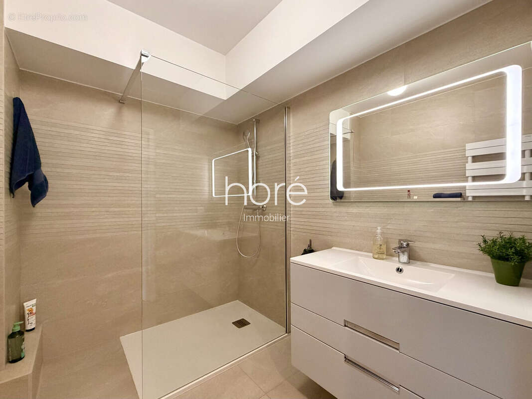 Appartement à LA GARENNE-COLOMBES