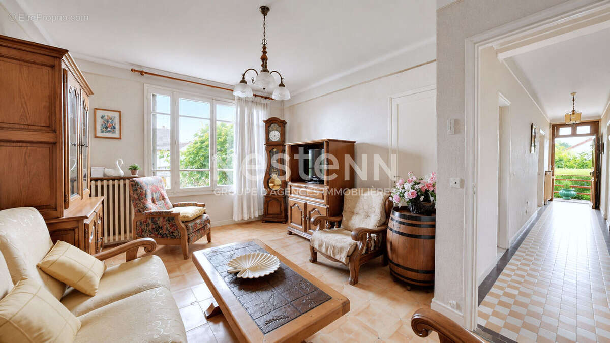 Maison à vendre Roissy-en-Brie - Proche RER E - Quartier calme - Garage double - Grand potentiel - photo 6