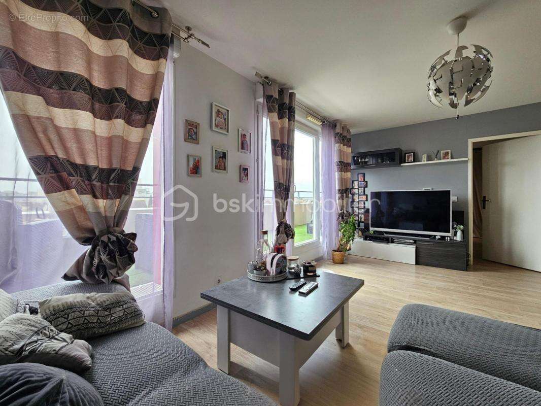 Appartement dernier étage F2 44m² terrasse 14m² SUD parking DPE C - photo 4