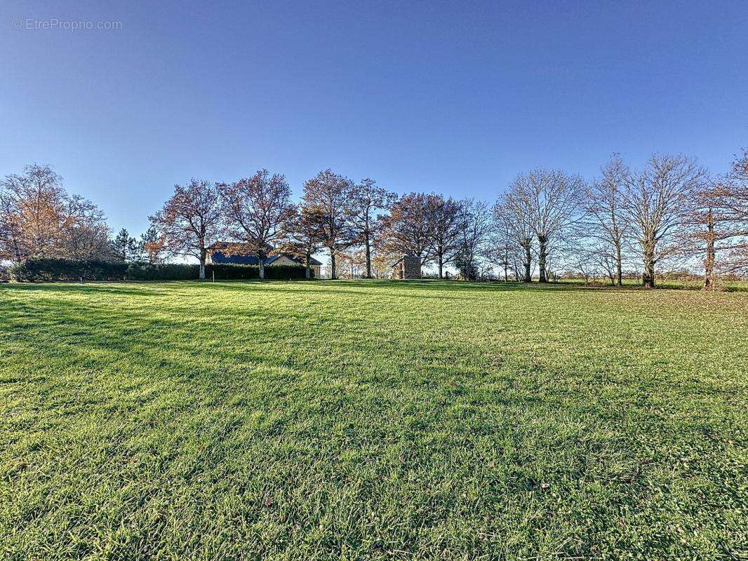 Terrain à AGEN-D&#039;AVEYRON