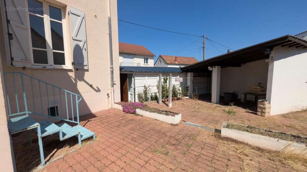 Maison à VARENNES-SUR-ALLIER
