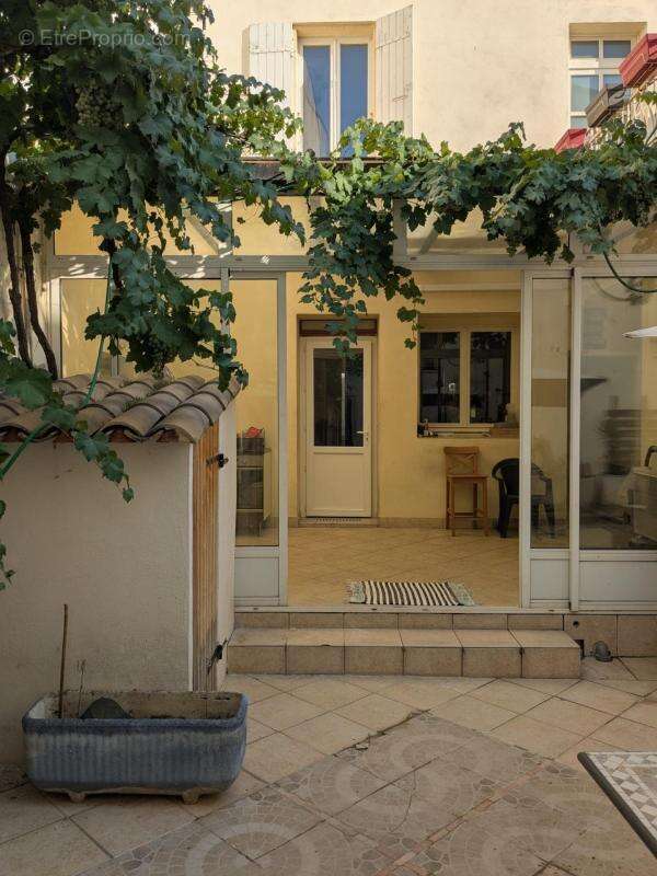 Ensemble immobilier/ 2 maisons,1 appartement en ville - photo 3