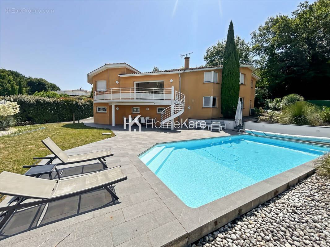 Maison à MONTAIGUT-SUR-SAVE