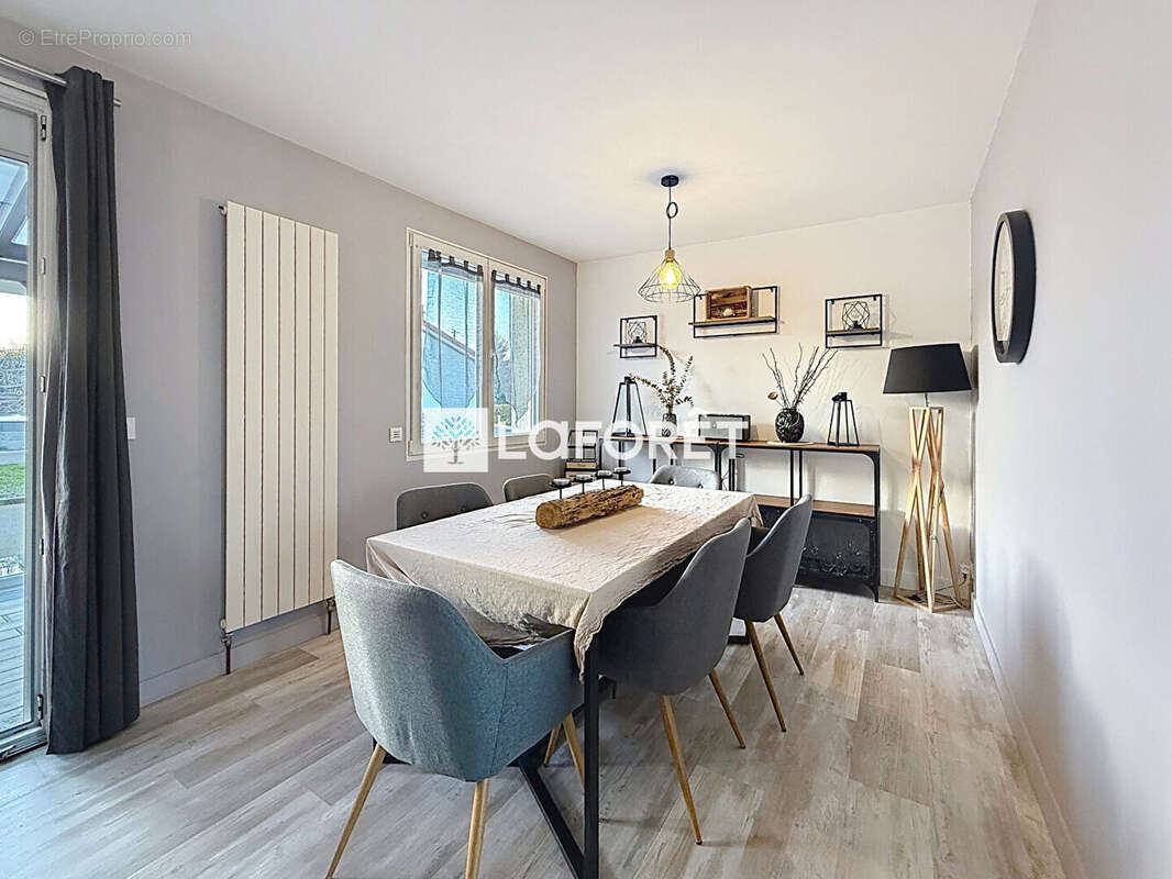 Maison à SAINT-ETIENNE-DU-ROUVRAY