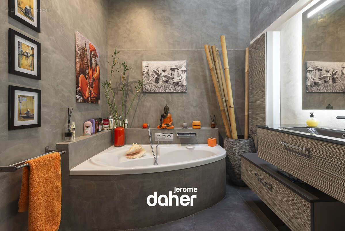 Appartement à MARSEILLE-6E