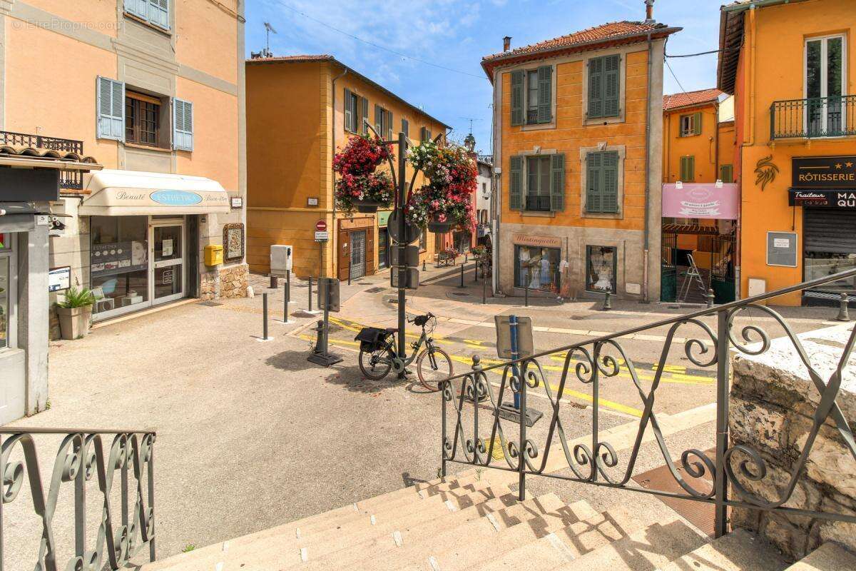 Appartement à SAINT-LAURENT-DU-VAR