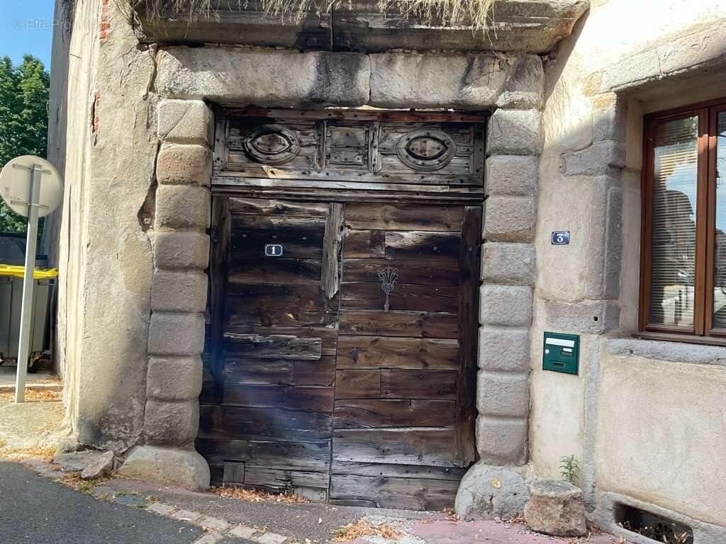 Appartement à SAINT-JUST-SAINT-RAMBERT