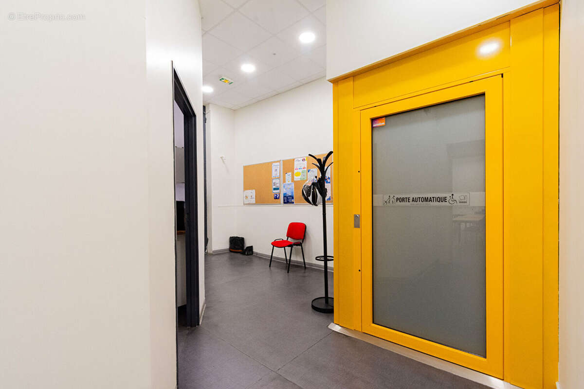 Locaux d'activité. Vente des Murs 300m2 - 13006 Marseille - photo 10
