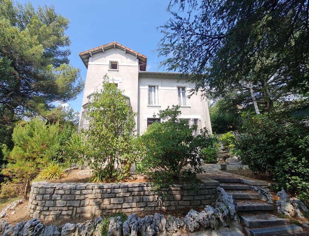 Alès - Maison Bourgeoise 10 pièces 330 m2 sur 1500m² de terrain clos - photo 2
