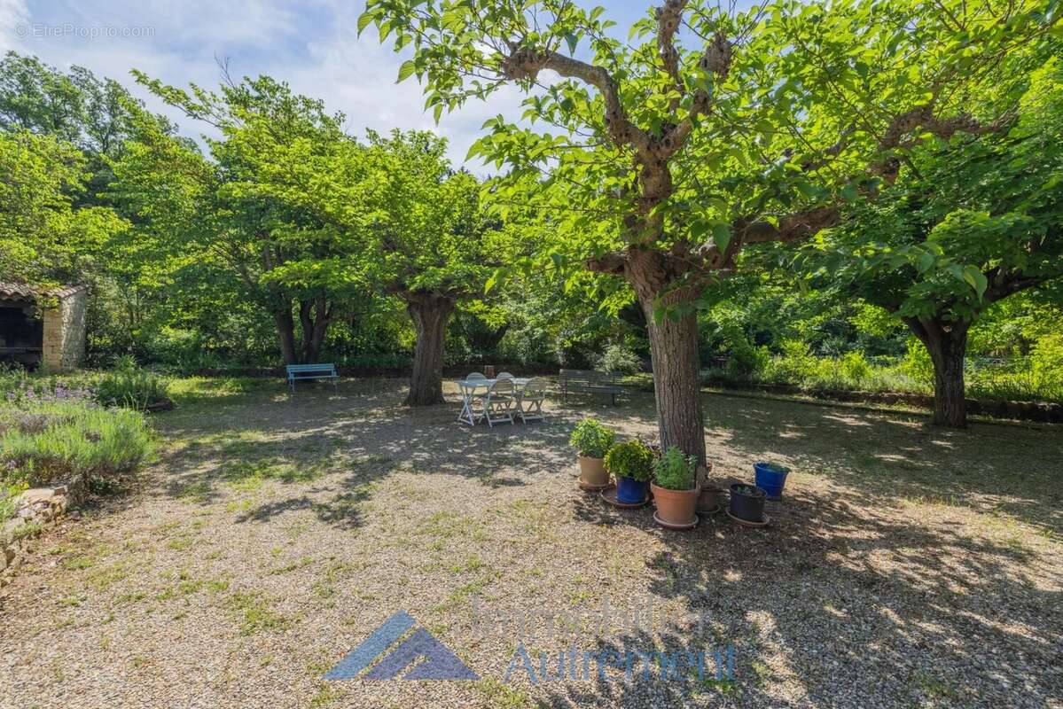 Maison à LE THOLONET