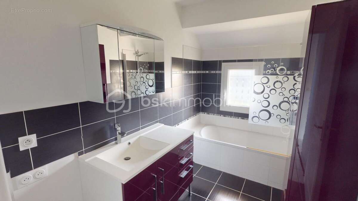 Maison à LA CHAPELLE-SAINT-URSIN