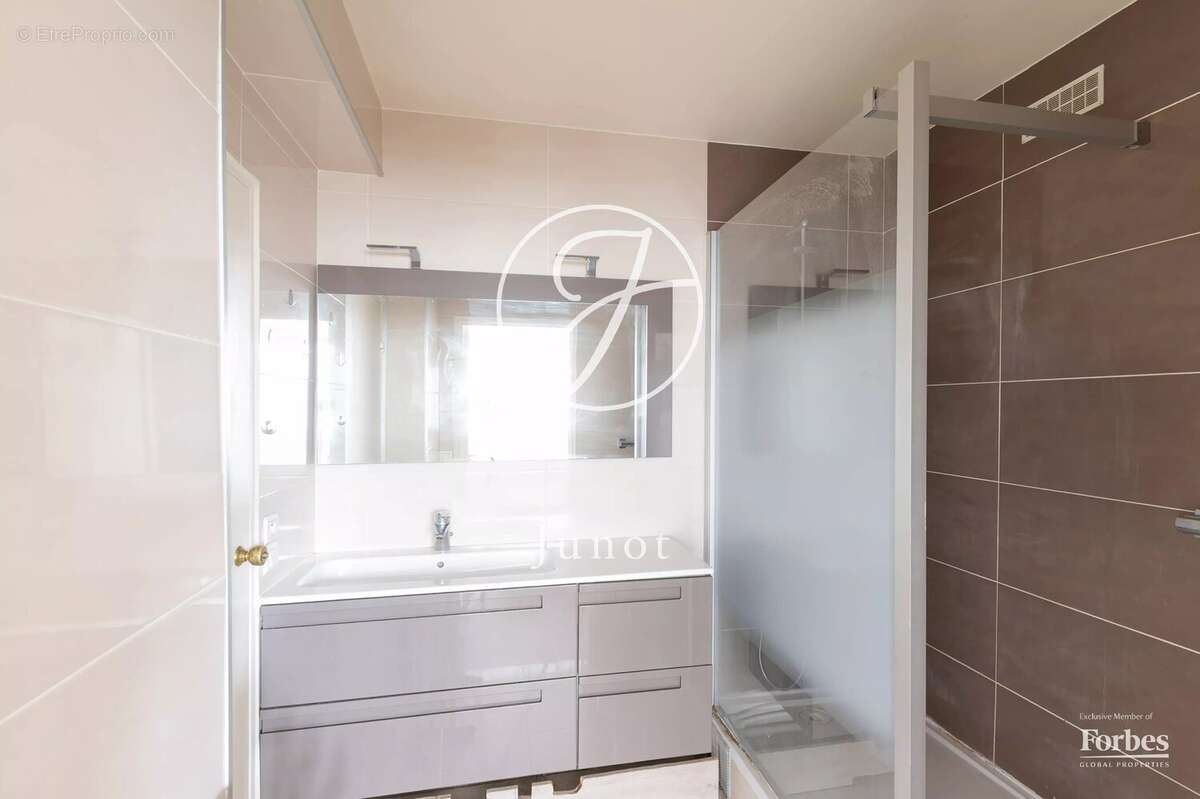 Paris 16e - RAFFET / JASMIN - Appartement - 2 pièces - 45,17m² Carrez - 1 chambre - Balcon - photo 12