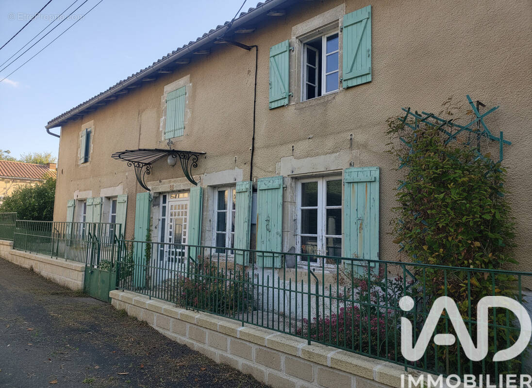 Photo 1 - Maison à GENOUILLE