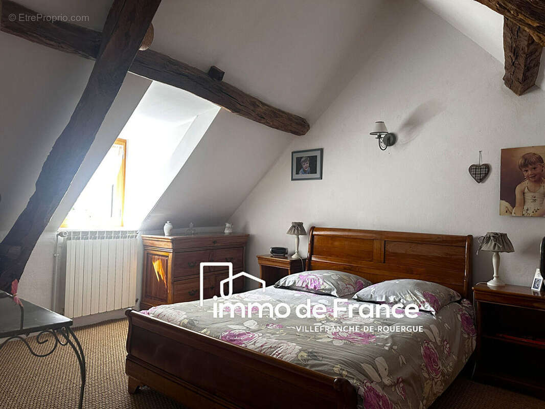 Propriété Villefranche de Rouergue, 168 m², 4 chambres, nombreuses dépendances sur 3816 m² de terrain clos attenant - photo 12