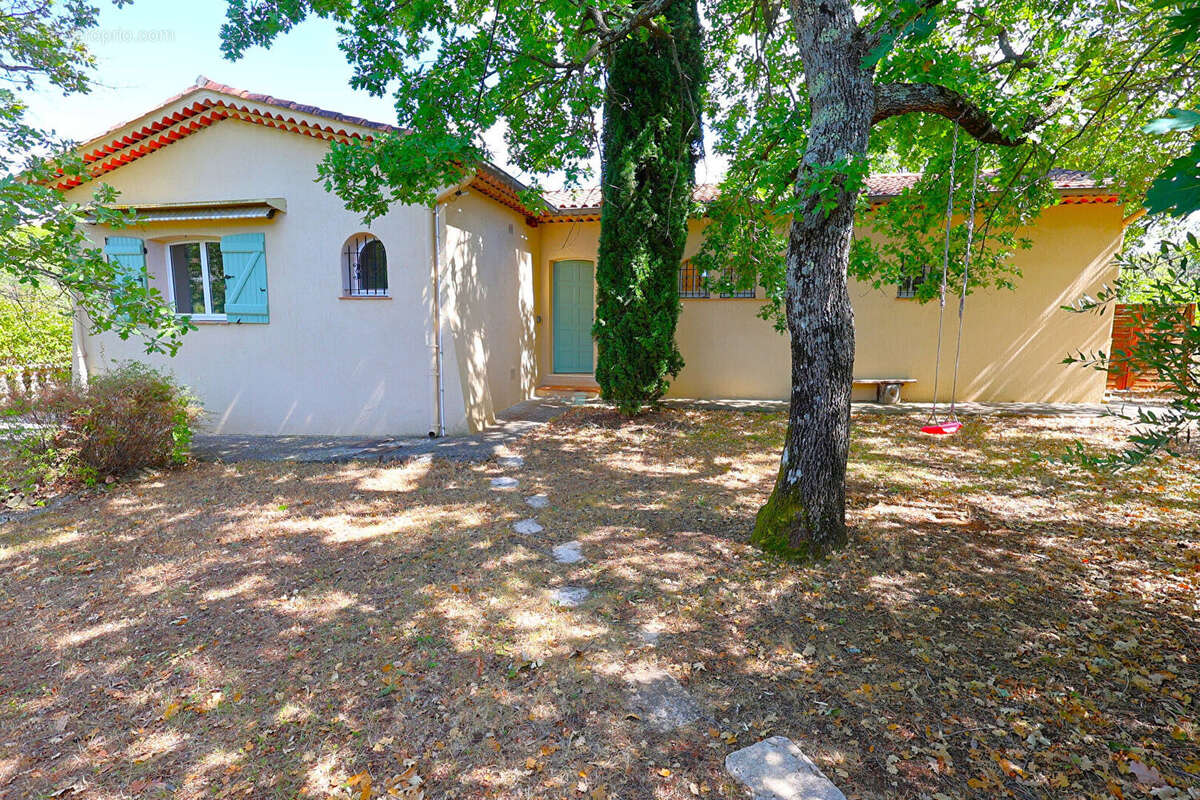 Maison à SAINT-CEZAIRE-SUR-SIAGNE