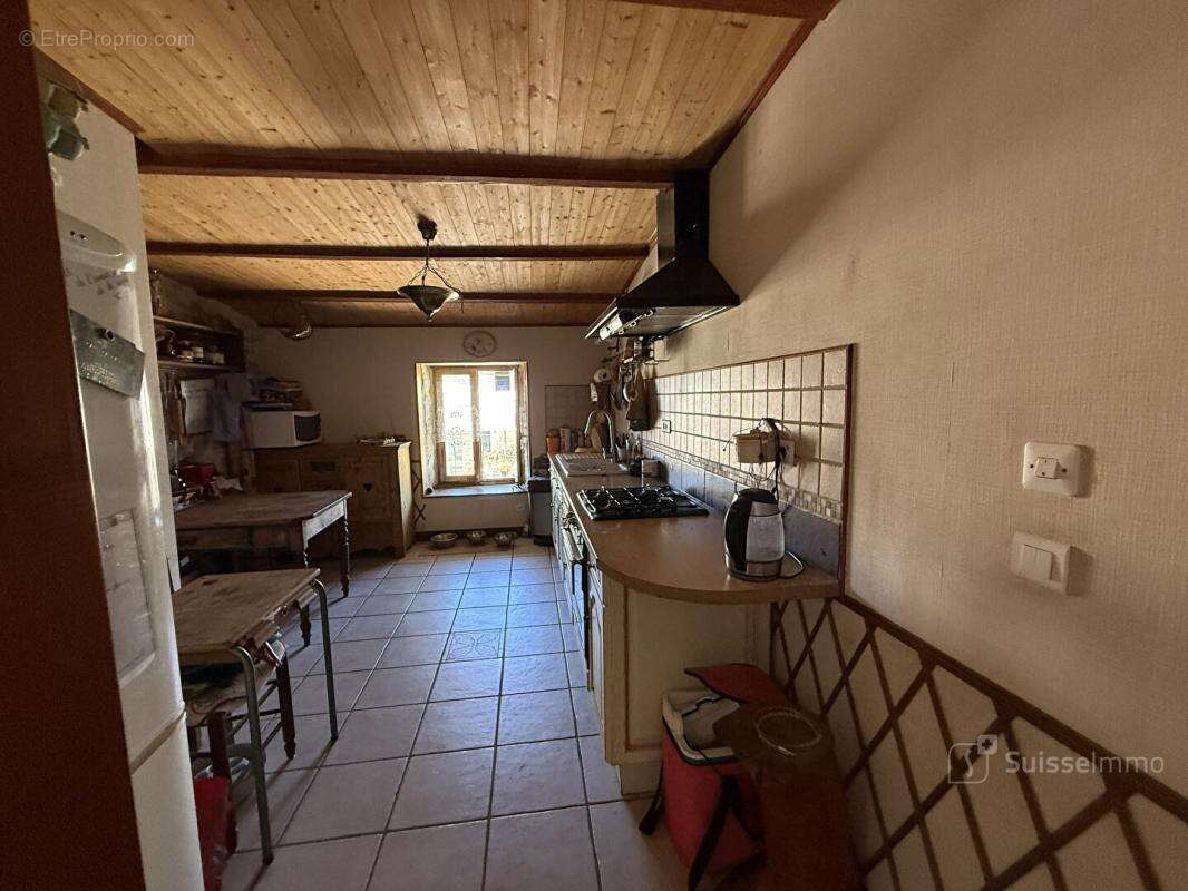 Maison de village Oyonnax 3 pièce(s) 98 m2 et dépendances - photo 4