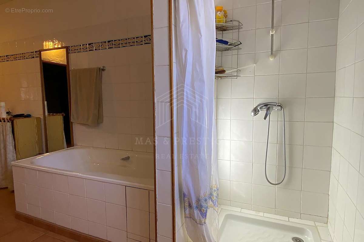 Maison à SAINT-LAURENT-DE-CERDANS