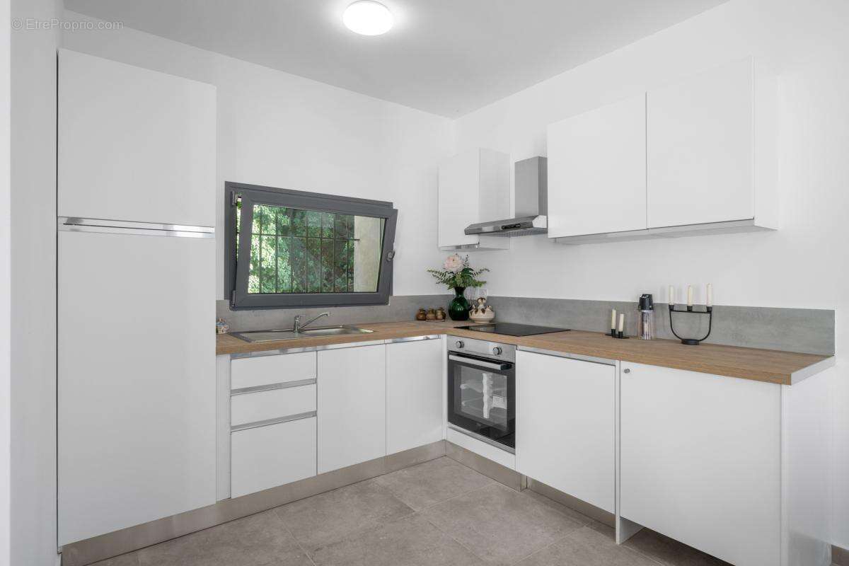 Appartement à TOURRETTE-LEVENS