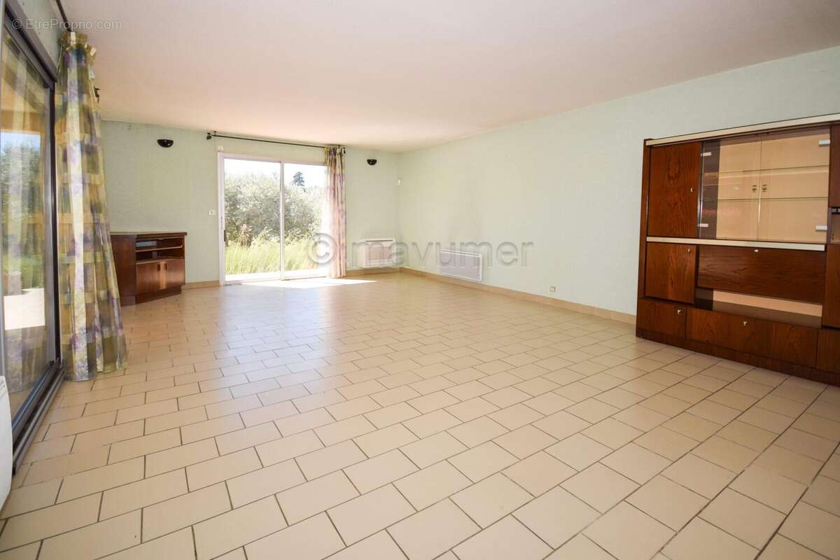Maison T5 de 170m2  - 2 garages - 3000m2 de terrain - 83400 Cavaillon n°3 - Maison à CAVAILLON