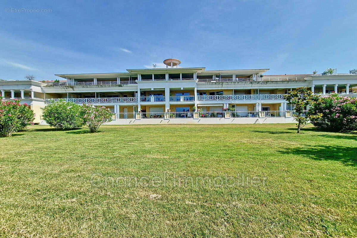 Appartement à MANDELIEU-LA-NAPOULE