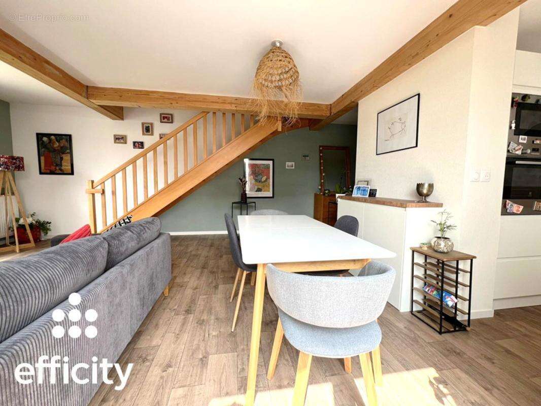 Appartement à ORGERES