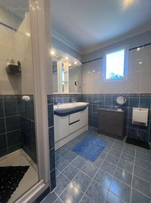 Maison à SAINT-JEAN-D'ANGELY